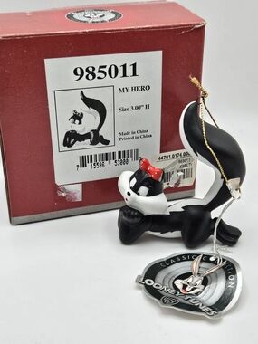 NEW VINTAGE Goebel Looney Tunes Porcelain Ornament Penelope My Hero Pepe La Pew